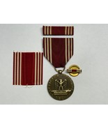POST WWII, ARMY GOOD CONDUCT MEDAL, PIN BACK RIBBON, LAPEL BADGE, SWATCH... - $468.36 MXN
