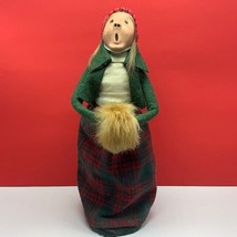 BYERS CHOICE CAROLER figurine doll statue Christmas vtg 1984 muff plaid mcm lady - £42.59 GBP