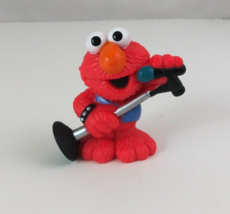 2010 Hasbro Sesame Workshop Elmo Lead Singer With Microphone 2.5&quot; Toy Figure - £8.69 GBP