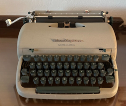 Vintage Remington Quiet Riter Typewriter With Miracle Tab Green Case UNT... - €95,38 EUR