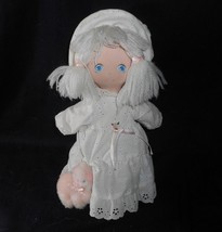 12&quot; VINTAGE 1982 AMERICAN GREETINGS EYELETTE DOLL W CAT STUFFED ANIMAL P... - £21.01 GBP