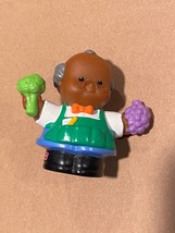 1 Fisher Price Little People Fruit/Vegetable Seller 2004 *Nice Condition... - $9.99
