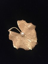 60s Kramer gold leaf with real cultured pearl brooch - £19.98 GBP