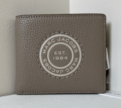 New Marc Jacobs Men&#39;s Bifold Wallet  Greige Pebble Leather - $94.91
