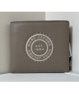 New Marc Jacobs Men&#39;s Bifold Wallet  Greige Pebble Leather - €71,12 EUR