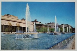 Postcard Cleveland Ohio USA Water Fountains Public Hall Convention Center - £7.00 GBP