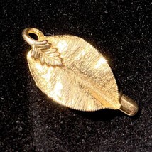 Vintage Gold Leaf Stick Pin Gold-Tone Lapel Hat Pin Cute - £10.38 GBP