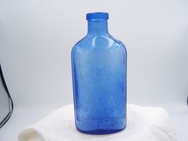 PA2 - 1910&#39;s Phillips Milk of Magnesia Cobalt Blue 6 3/4&quot; Medicine Bottle - $228.43 MXN
