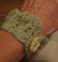 Knit Bracelet Sage - $244.80 MXN