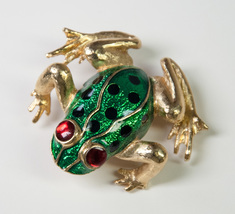 Iridescent Green Frog Pin Ruby Color Eyes Gold Legs Novelty Costume Jewelry - £7.98 GBP