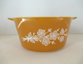 Pyrex bowl 7&quot; W double spouted gold Cinderella butterfly white flowers  vintage - £16.90 GBP