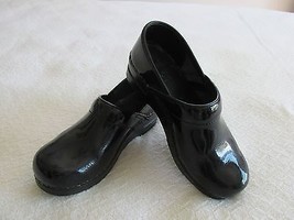 DANSKO Patent Leather Professional Nursing Stapled Clogs Shoes Black 38 EUC  - £35.84 GBP