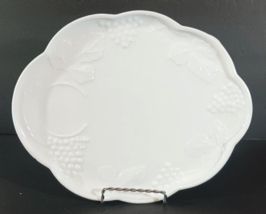 Vintage Indiana Colony Milk Glass Luncheon Snack Plate Harvest Grape - £8.49 GBP
