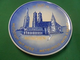 Great GOEBEL Plate FRAUENKIRCHE City Hall &amp; ST.PETER in Munich FREE POST... - $17.41