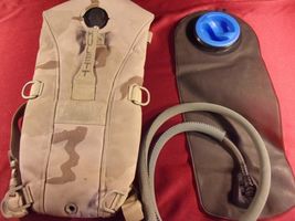 DCU CAMELBAK  HYDRATION SYSTEM &amp; 2L/64OZ BLADDER SI 942 - $39.14