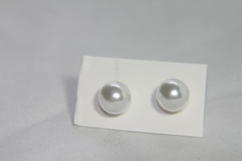 Earrings (New) White Faux Pearls 1/4&quot; Stud - £3.45 GBP