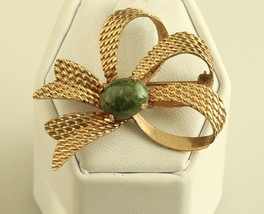 Vintage 12K Gold Filled Signed Winard Ribbon Ornate Bow with Jade Stone Brooch - £33.30 GBP