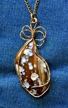 Hand-Crafted Wire Wrapped Spotted Quartz Gold-tone Pendant Necklace 1950s vint. - £15.63 GBP