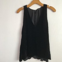 T Babaton Aritzia Velvet Shirt XS Black Velvet Sleeveless Pullover Vest V Neck - £18.07 GBP
