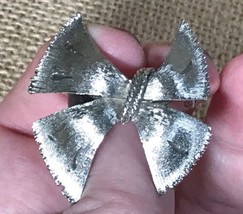 Vintage Signed JJ Silver Tone Bow Brooch Pin Retro Mod - £4.67 GBP