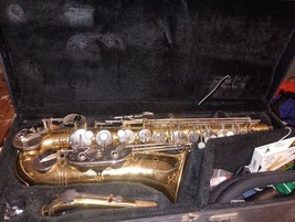 Student alto saxophone. Professionally serviced and in working condition - £219.30 GBP