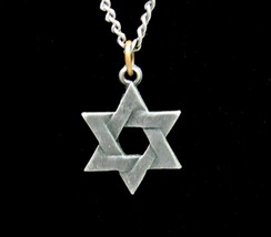 STAR OF DAVID  NECKLACE Vintage Judaism RELIGIOUS Silvertone Pewter Jewi... - $16.99