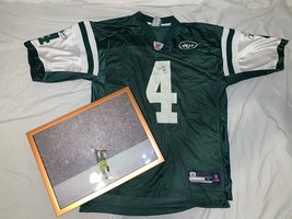 Brett Favre 17X13 Framed Photo On Field In Snow And Mens Large Green Jets Jersey - £84.14 GBP