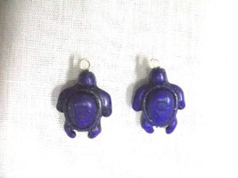 HONU SEA TURTLE DARK PURPLE COLOR HOWLITE DANGLING 2 SIDED CHARM DROP EA... - $73.56 MXN