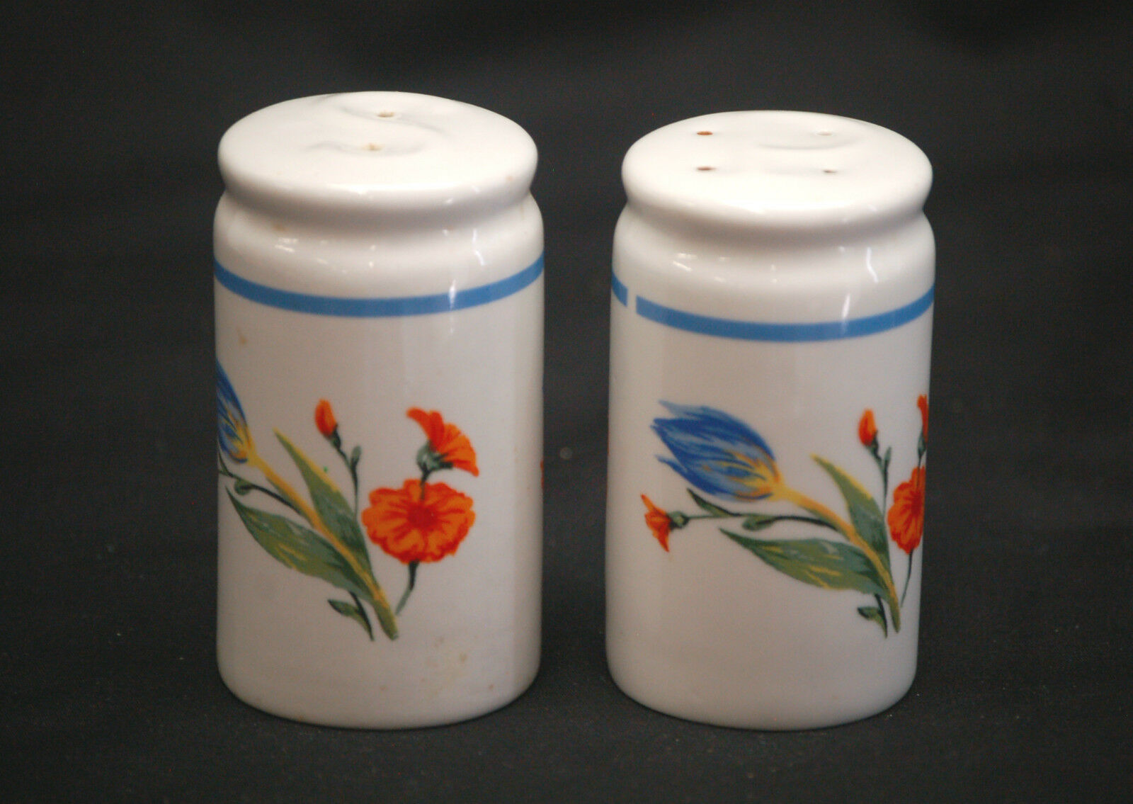 Vintage Salt &amp; Pepper Shakers Set w Floral Pattern Design Kitchen Tool D... - $12.86