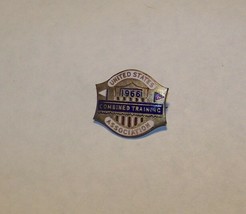 1966 UNITED STATES COMBINED TRAINING US ARMY PIN LAPEL BADGE - $9.89