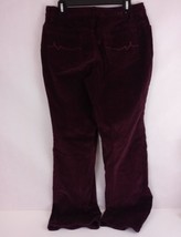 St. John&#39;s Bay Stretch Women&#39;s Plum Purple Corduroy Jeans Size 12 - £15.46 GBP