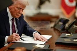 President Donald Trump Signing Executive Orders First Day In Office 4X6 Photo - £7.33 GBP