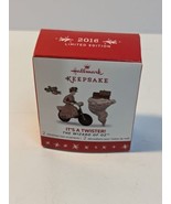 2016 It&#39;s a Twister! Hallmark Keepsake The Wizard fo Oz 2 Minis Ornaments - $49.15 CAD
