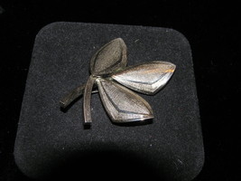 Vintage LARGE Finely Etched Silvertone Triangular Three Leaf Pin Brooch - £6.23 GBP