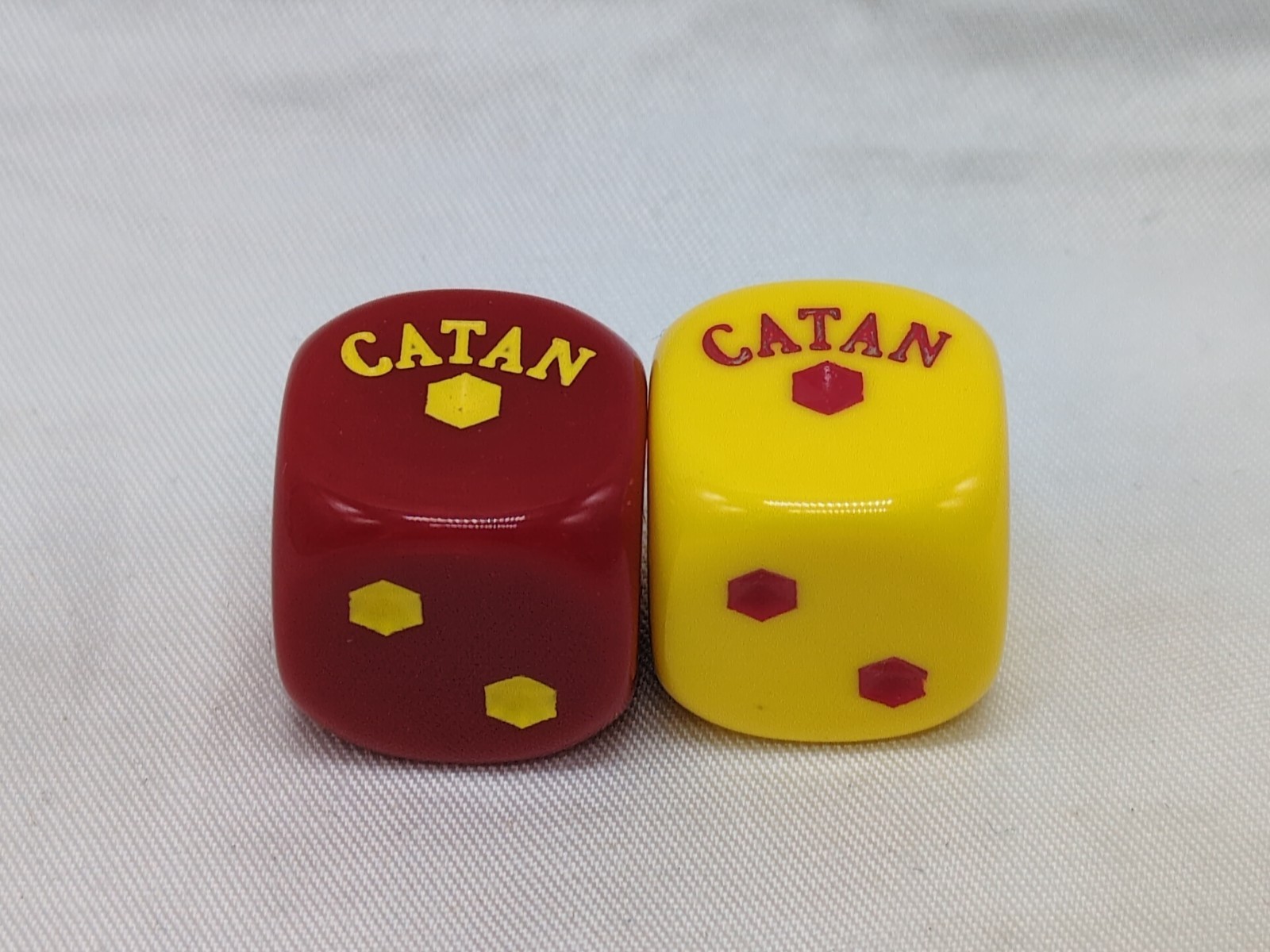 Settlers Of Catan Red And Yellow Board Game D6 Dice - $13.60 CAD