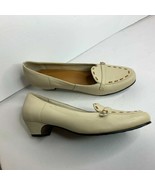 Orvis Womens Sz 10 M Leather Slip On Loafer Shoes Cream Tan 1.5&quot; Heel  - $50.49