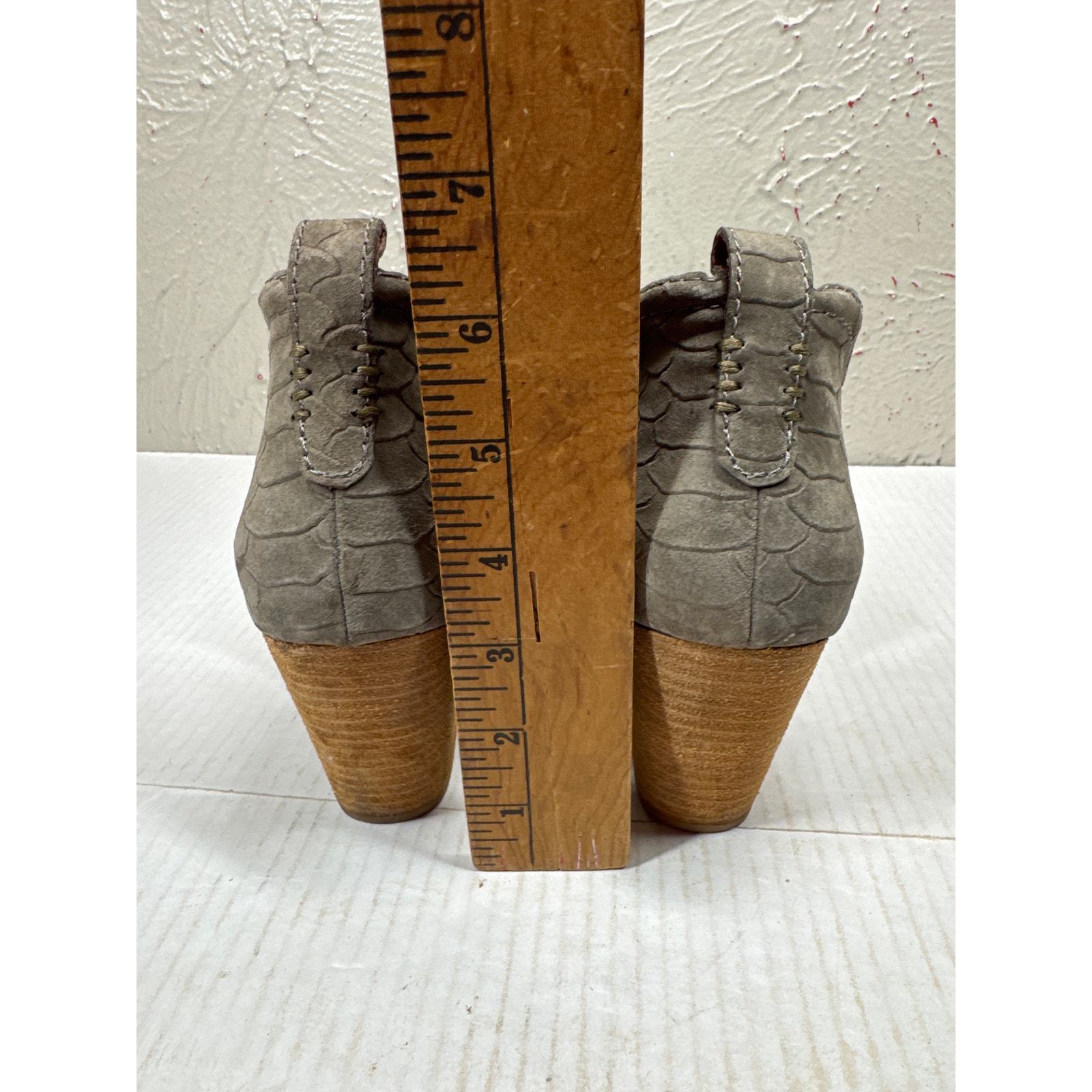Jeffrey Campbell Rosee Round Toe Leather Ankle Boots in Green Croc Size 8 Item image 5