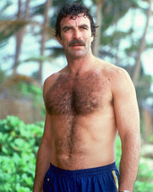 Tom Selleck in Magnum, P.i. 8x10 HD Aluminum Wall Art - £31.46 GBP