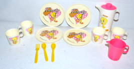 Vtg  1996  TWEETY BIRD Play dishes plates Pitcher etc. Childrens  Plastic USA - £11.26 GBP