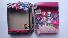 OFF THE HOOK Alexis &amp; Brooklyn BFFs new but the pack is opened and damaged  - £25.58 GBP