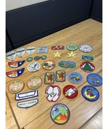 Lot of 31 Vintage Girl Scout Badges Thinking Day Cookies KG JD - £15.53 GBP