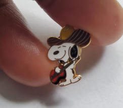 Peanuts Snoopy Cowboy Hat Guitar Lapel Pin Button - £7.82 GBP