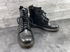 Dr Martens Combat boots Big Girls 1460 Glitter Shoes Black Gold 2M Paten... - $509.06 MXN