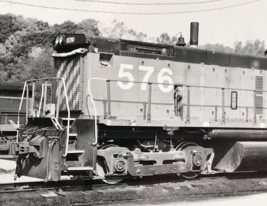Burlington Northern Railroad BN #576 SW1000 Electromotive Train Photo Omaha NE - £7.48 GBP