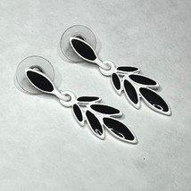 Vintage Black &amp; White Enamel Drop Earrings - $276.80 MXN