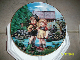 HUMMEL Collector Plate Collection &quot;Little Companions&quot; 1990 Hello Down There -MIB - £11.92 GBP