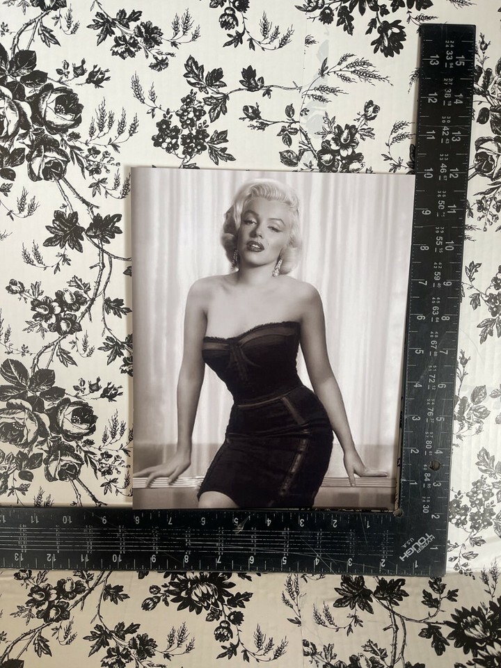 ICONIC B&amp;W MARILYN MONROE SEXY BLACK DRESS CELEBRITY PUBLICITY PHOTO 8x10 - $8.90