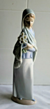 Lladro &quot;Girl with Flowers #4650 Girl in Scarf Holding Calla Lilly 9&quot; Ret... - £89.14 GBP