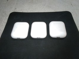Lot of 3 Defective Apple AirPods 1st Gen In-Ear Headsets and Charging Case AS-IS - £62.27 GBP