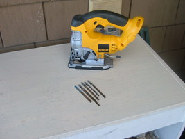 Dewalt DC330 18v vs jig saw. Bare tool IN good working condition with bl... - £75.84 GBP